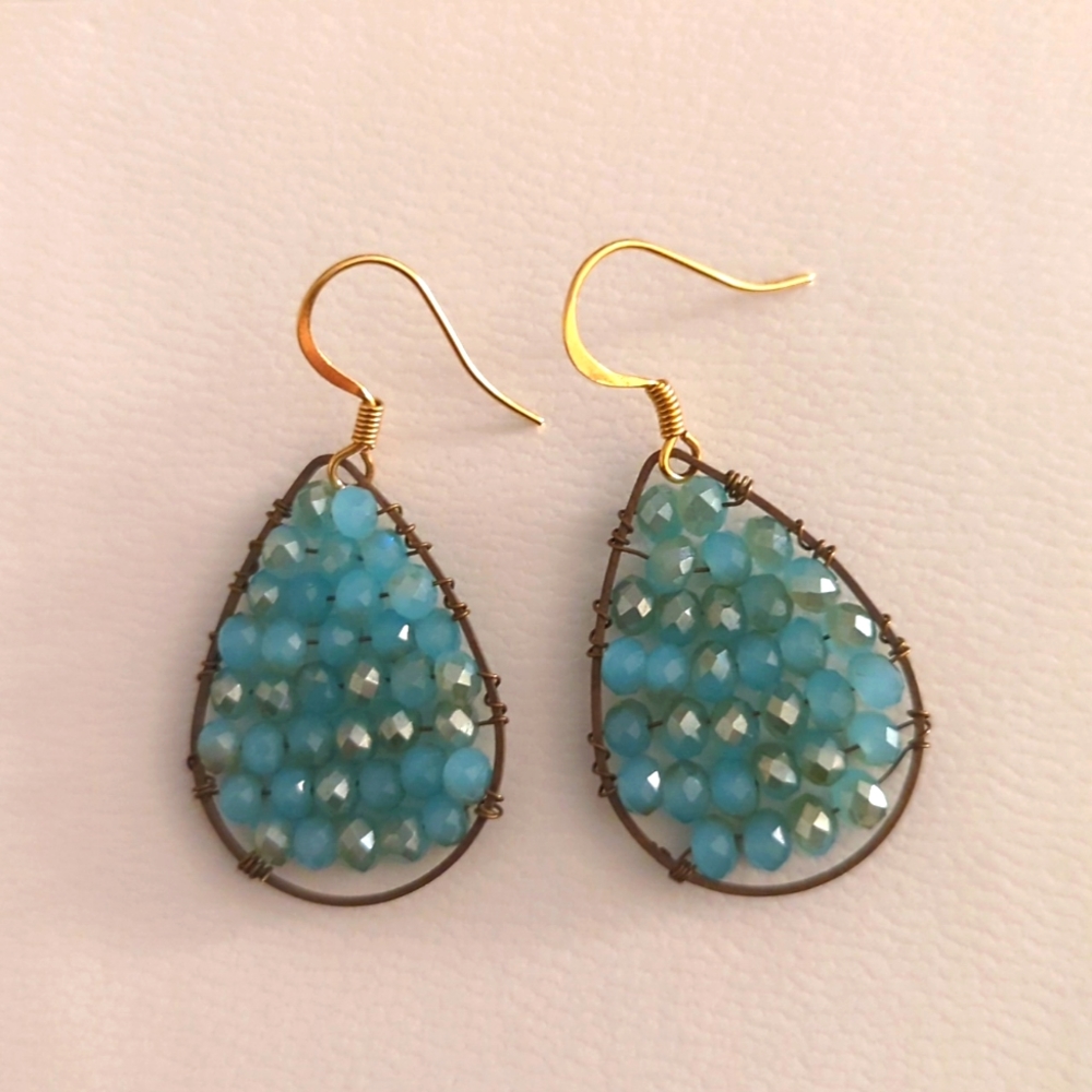 Blue medium teardrop beaded wire earrings
